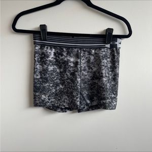Under Armour Shorts | Size S